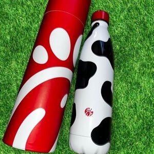 2023 limited edition Chick-fil-A cow print water bottle, 25oz